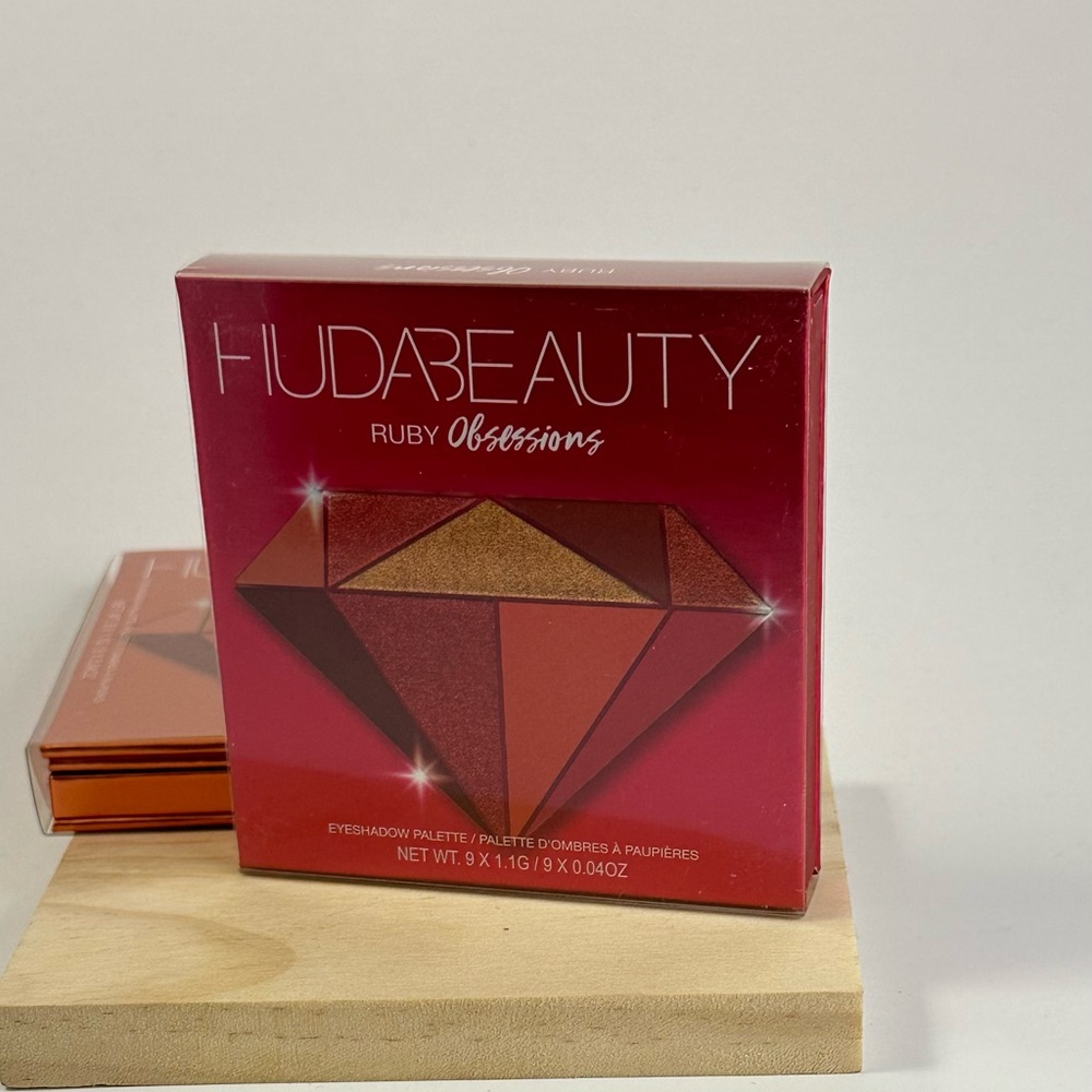 HUDA BEAUTY Ruby Obsessions Eyeshadow Palette